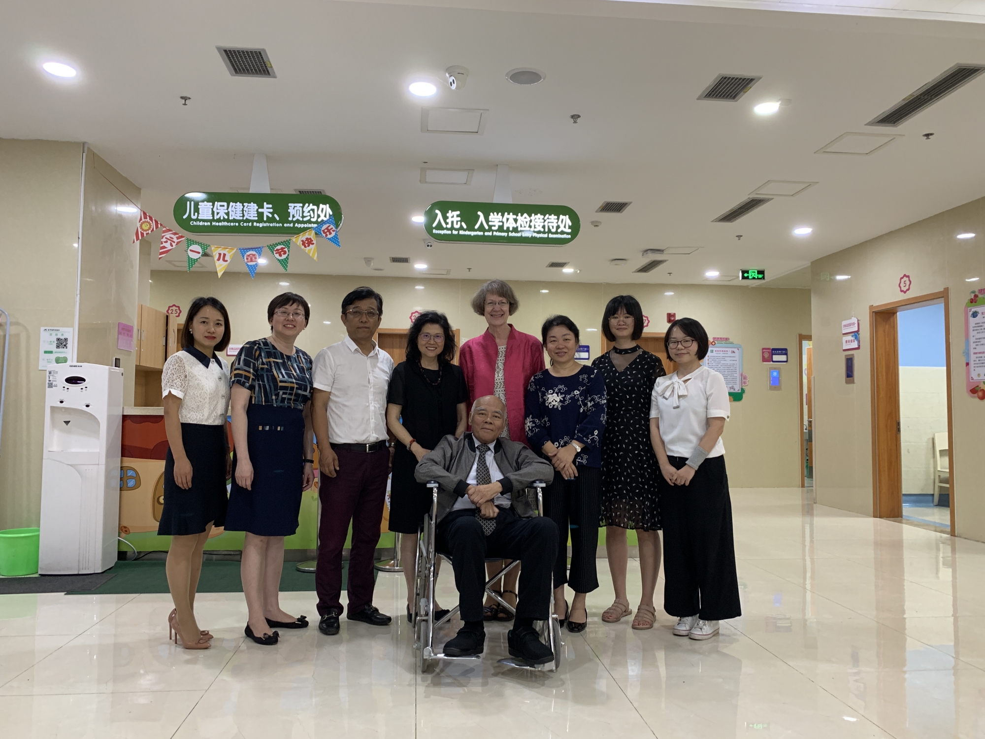 中国香港与美国儿科专家莅临我院参观访问