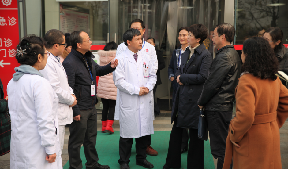 成都市副市长刘筱柳到市妇女儿童中心医院进行现场调研