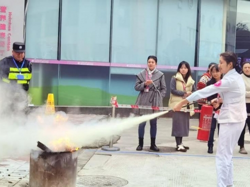 成都市妇女儿童中心医院举办消防技能比赛