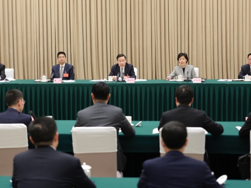 王晓晖在省政协十三届四次会议联组会上强调 持续强筋壮骨苦练内功 不断壮大实力提升质量 以更高标准更高要求扛牢经济大省挑大梁重任 田向利主持